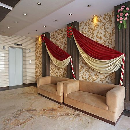 Oyo 11596 Sanjay Guest House 坎普尔 外观 照片