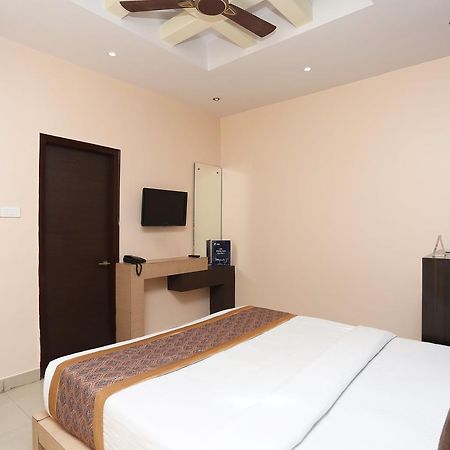 Oyo 11596 Sanjay Guest House 坎普尔 外观 照片