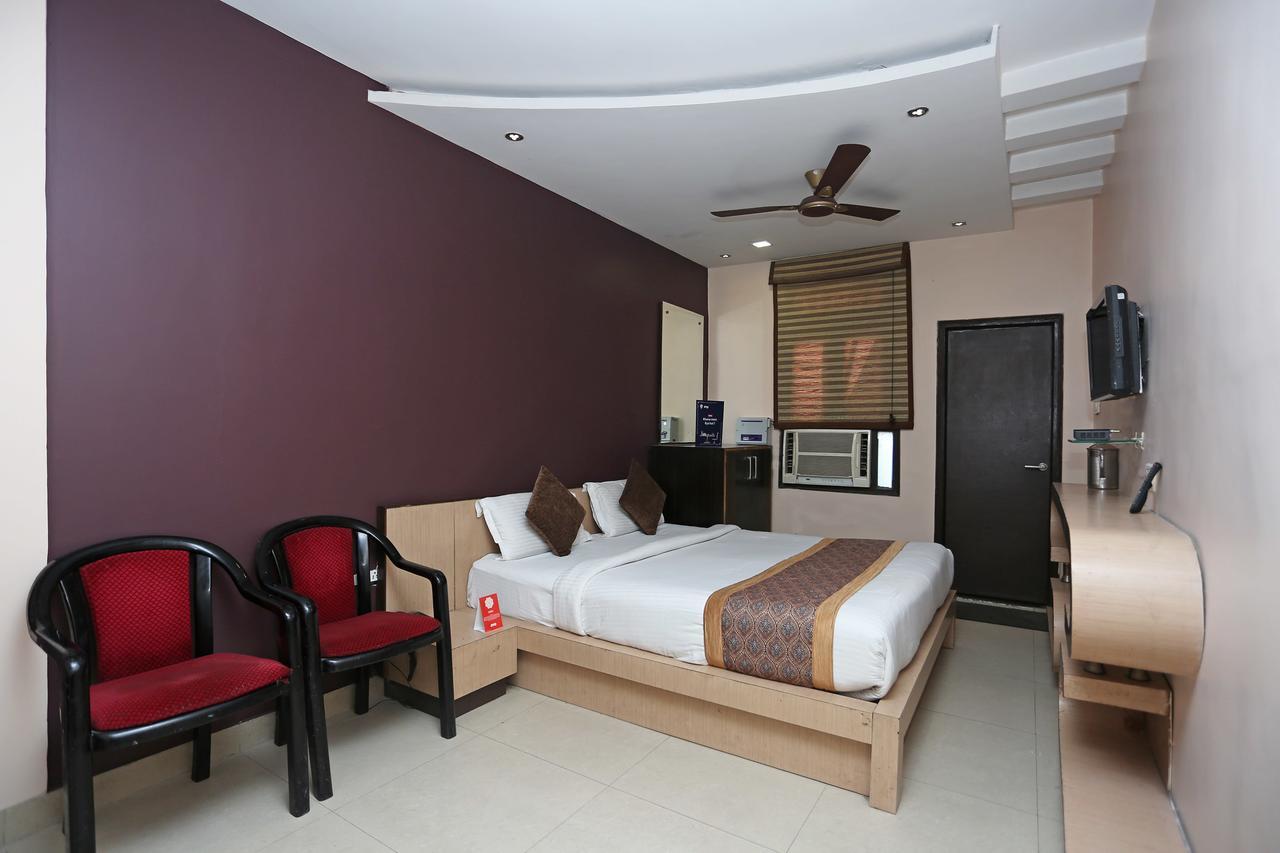 Oyo 11596 Sanjay Guest House 坎普尔 外观 照片