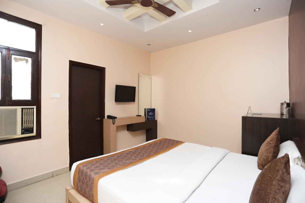Oyo 11596 Sanjay Guest House 坎普尔 外观 照片
