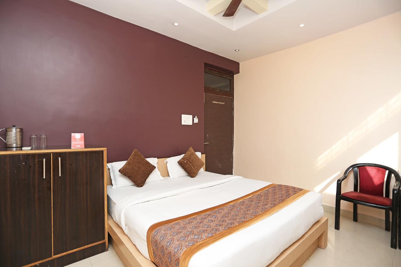 Oyo 11596 Sanjay Guest House 坎普尔 外观 照片