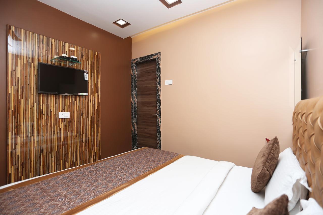Oyo 11596 Sanjay Guest House 坎普尔 外观 照片