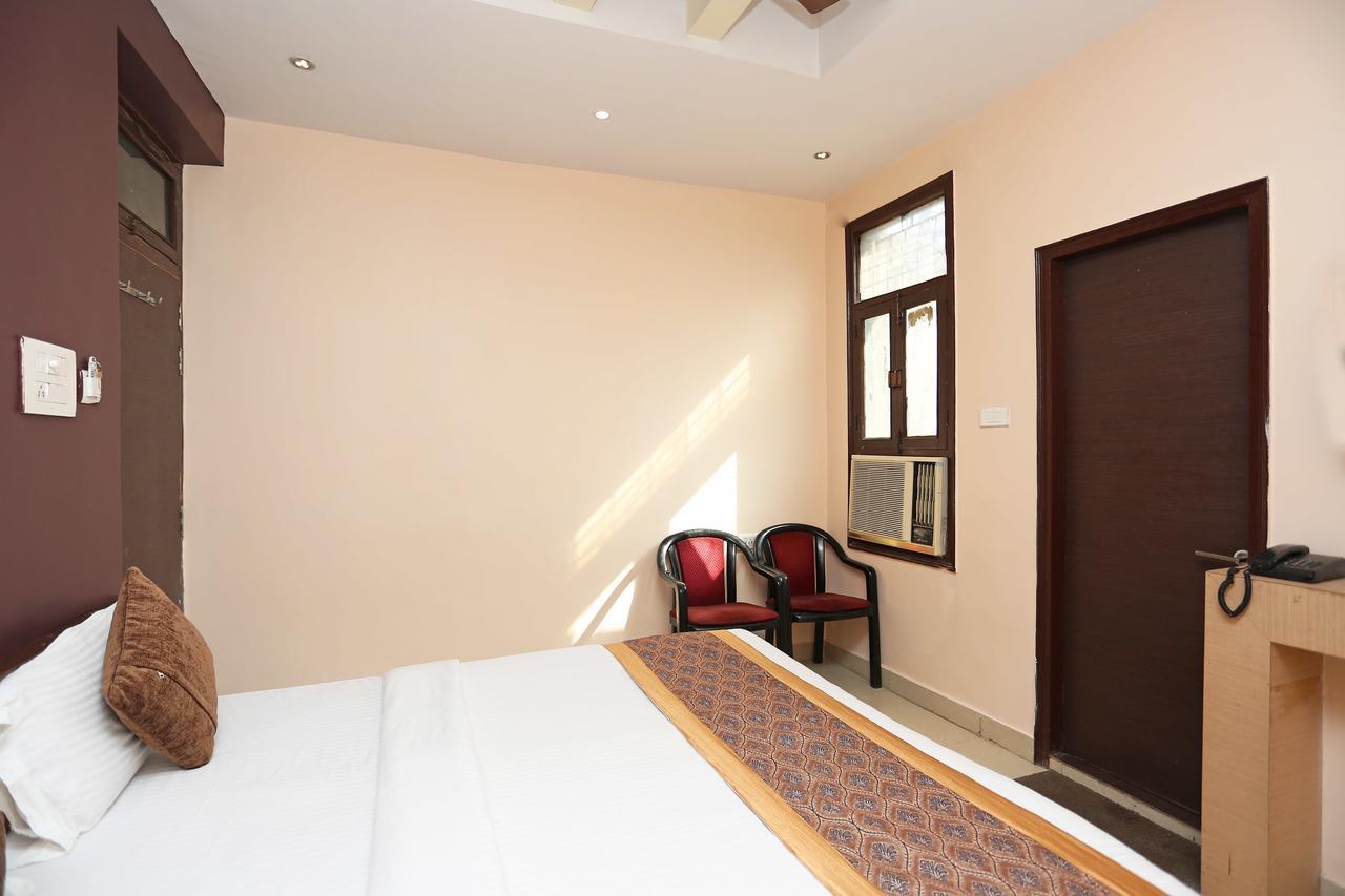 Oyo 11596 Sanjay Guest House 坎普尔 外观 照片