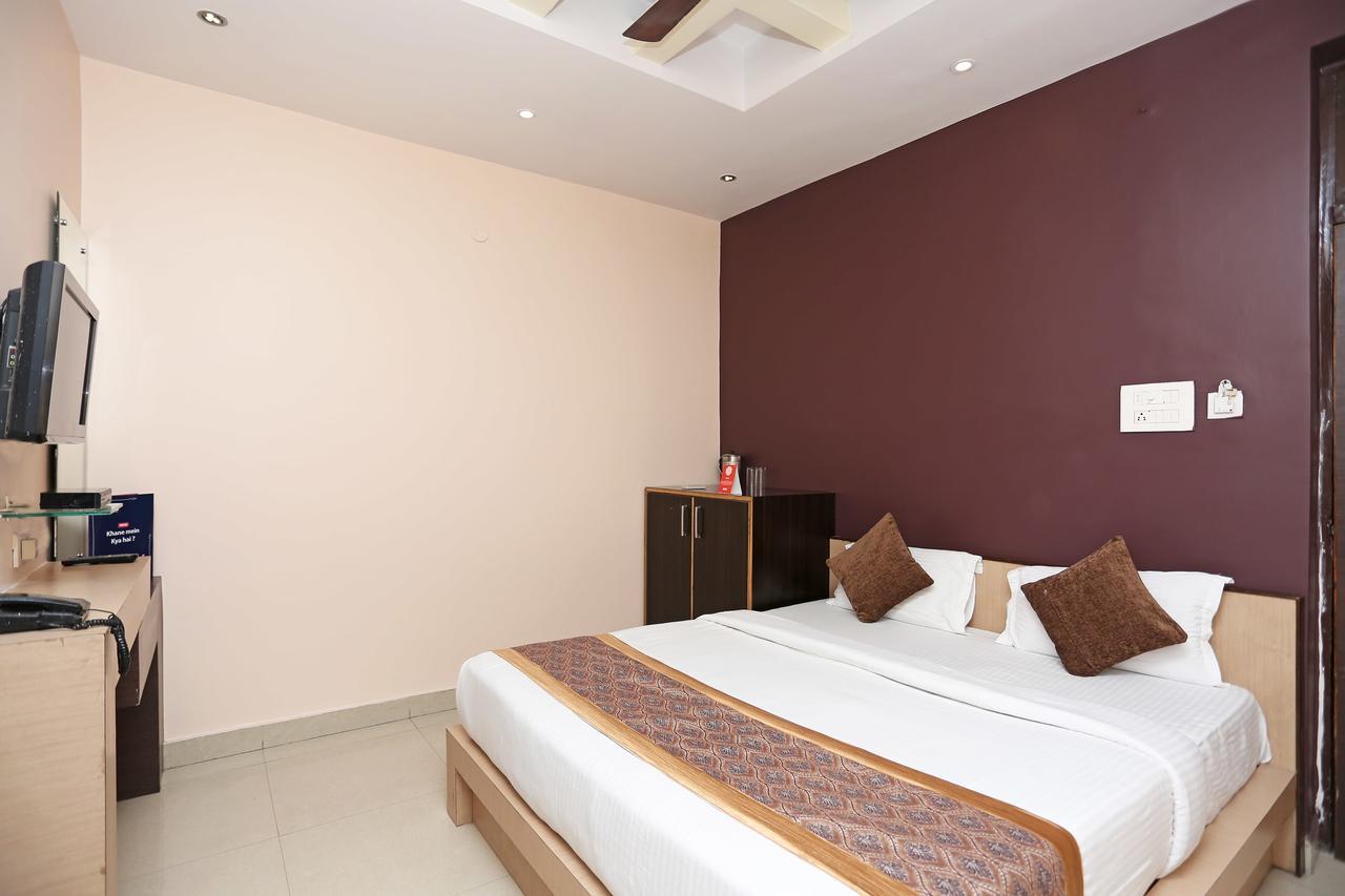 Oyo 11596 Sanjay Guest House 坎普尔 外观 照片